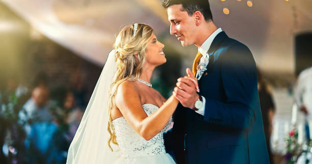 30 Daftar Lagu Pernikahan Romantis, Cocok Dijadikan <i>Wedding Playlist</i>