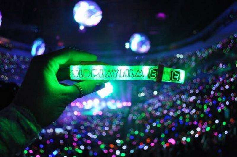 Mengenal Gelang Xyloband yang Dipakai Saat Konser Coldplay