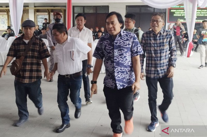 Komedian Komeng Daftar Bakal Calon DPD Dapil Jabar