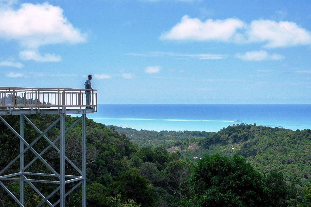 Salah satu spot terbaik menikmati keindahan pantai di Desa Wisata Tari Rebo. Foto: Kemenparekraf