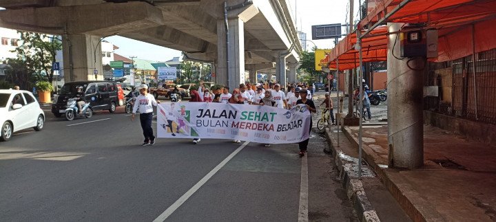 Bulan Merdeka Belajar, LLDIKTI-UMI Makassar Jalan Sehat bersama Ribuan Peserta