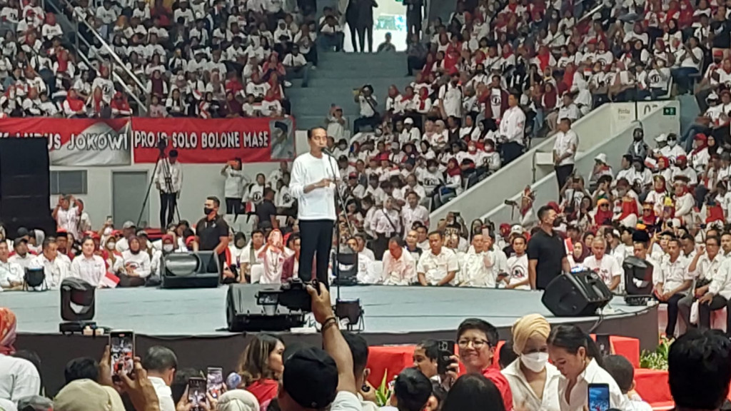 Presiden Joko Widodo hadiri acara relawannya di Istora Senayan, Jakarta, Minggu, 14 Mei 2023. Foto: Medcom.id/Kautsar Widya Prabowo