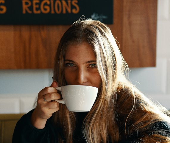 Pencinta Kafein Wajib Baca! Berikut Manfaat dan Risiko Konsumsi Kafein bagi Tubuh