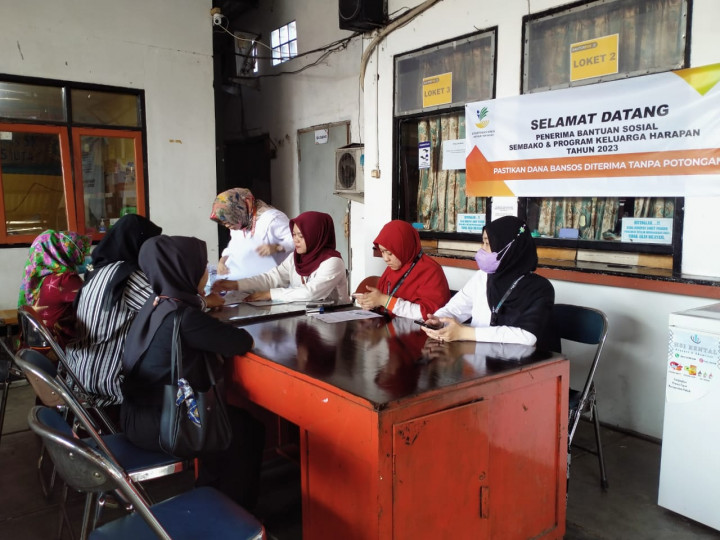 9.833 KPM di 26 Kecamatan Sumedang Telah Terima Bansos Sembako dan PKH