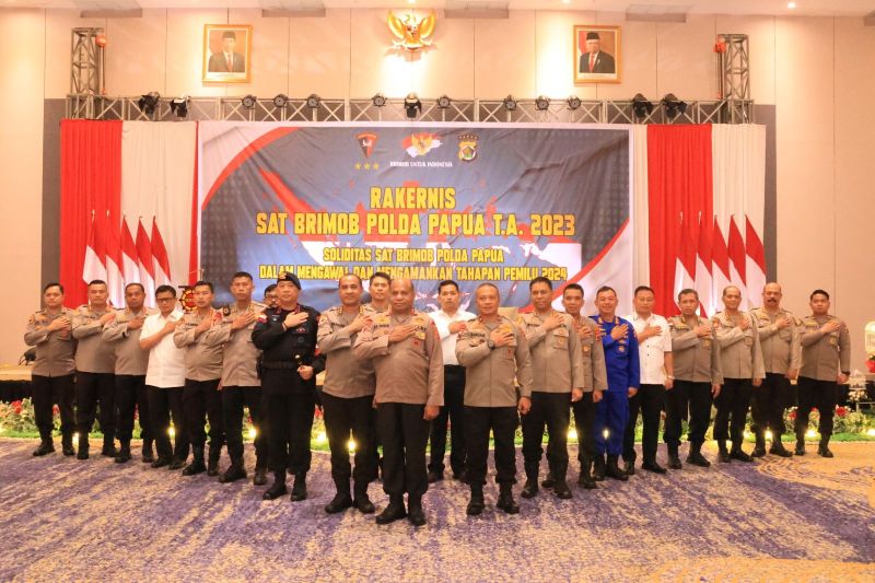 Foto bersama setelah pembukaan Rapat Kerja Teknis (Rakernis) Sat Brimob Polda Papua 2023 di Jayapura, Selasa, 16 Mei 2023. Antara/HO-Humas Polda Papua