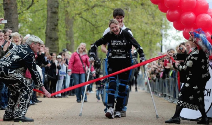 Populer Internasional: Wanita Lumpuh Naik Superbike hingga Topan Mocha di Myanmar