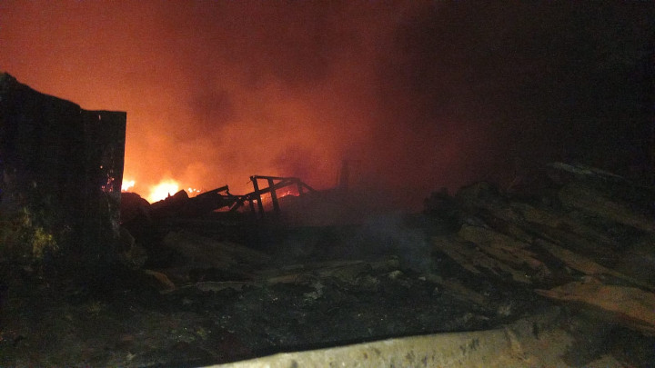 3 Orang Terluka Dalam Insiden Kebakaran Lapak Oli Bekas di Tangerang