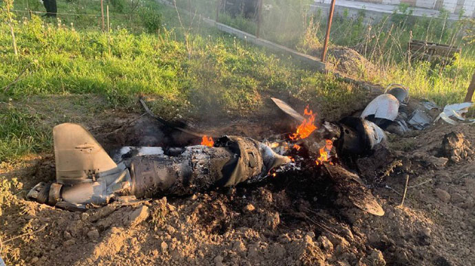 Puing-puing Rudal Rusia Picu Kebakaran di Kyiv