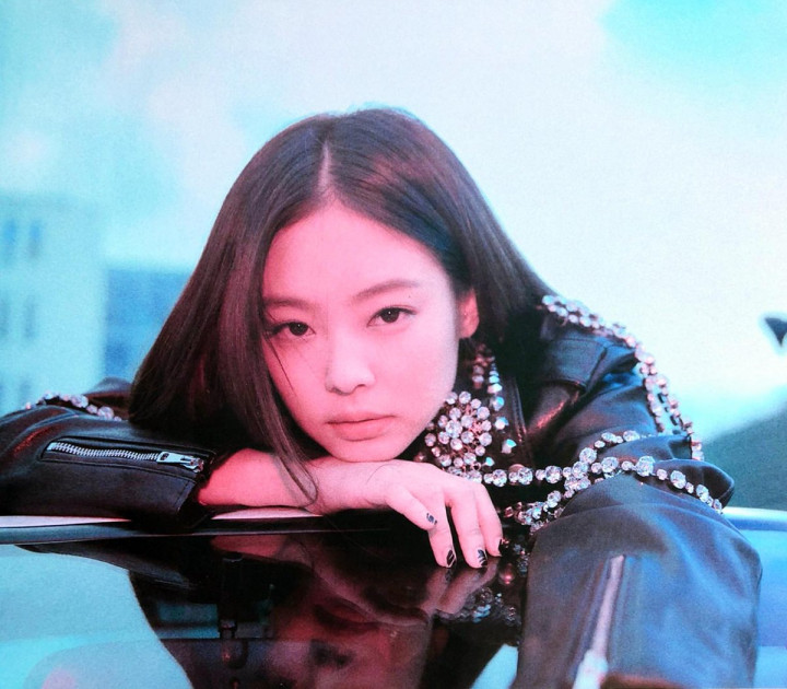 Jennie Blackpink dan Taehyung BTS Ketahuan Pacaran di Paris