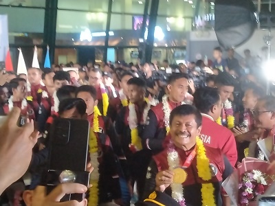Tiba di Tanah Air, Timnas Sepak Bola Indonesia Disambut Meriah
