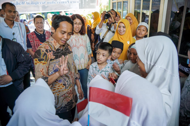 Wamen ATR/BPN Serahkan Sertifikat Tanah Lembaga Pendidikan di Pontianak
