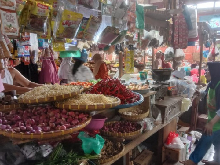 Harga Pangan Hari Ini: Cabai Masih 'Pedas', Telur Mulai Terkendali