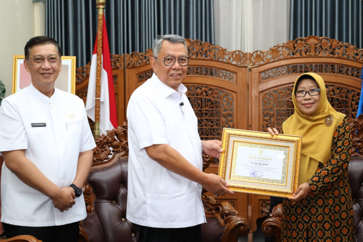 Bantu Tangani Korban Kecelakaan Guci, Wali Kota Benyamin Beri Penghargaan kepada Pemkab Tegal