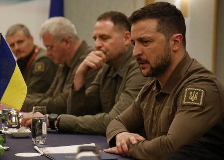 Zelensky di G7: Perdamaian Akan Semakin Dekat Hari Ini