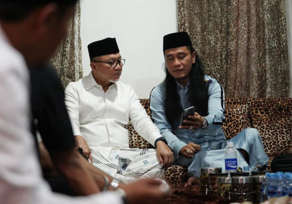 Sowan ke Ponpes Gus Miftah, Zulhas Berikan Bantuan Pendidikan