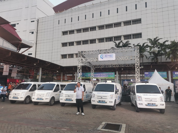 Perjalanan Mobil Listrik Antar Pulau, Modal Listrik Rp51 Ribuan