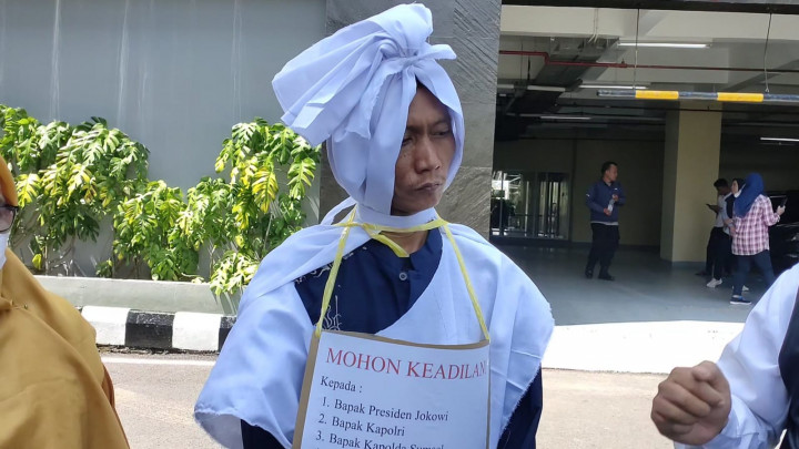 Mengaku Tak Bersalah, Tersangka Pencabulan <i>Cosplay</i> Pocong ke Polda Sumsel