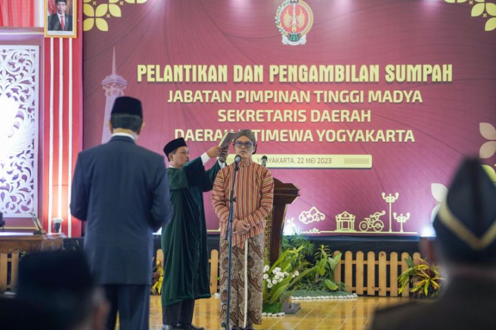 Sri Sultan Lantik Beny Suharsono jadi Sekda DIY