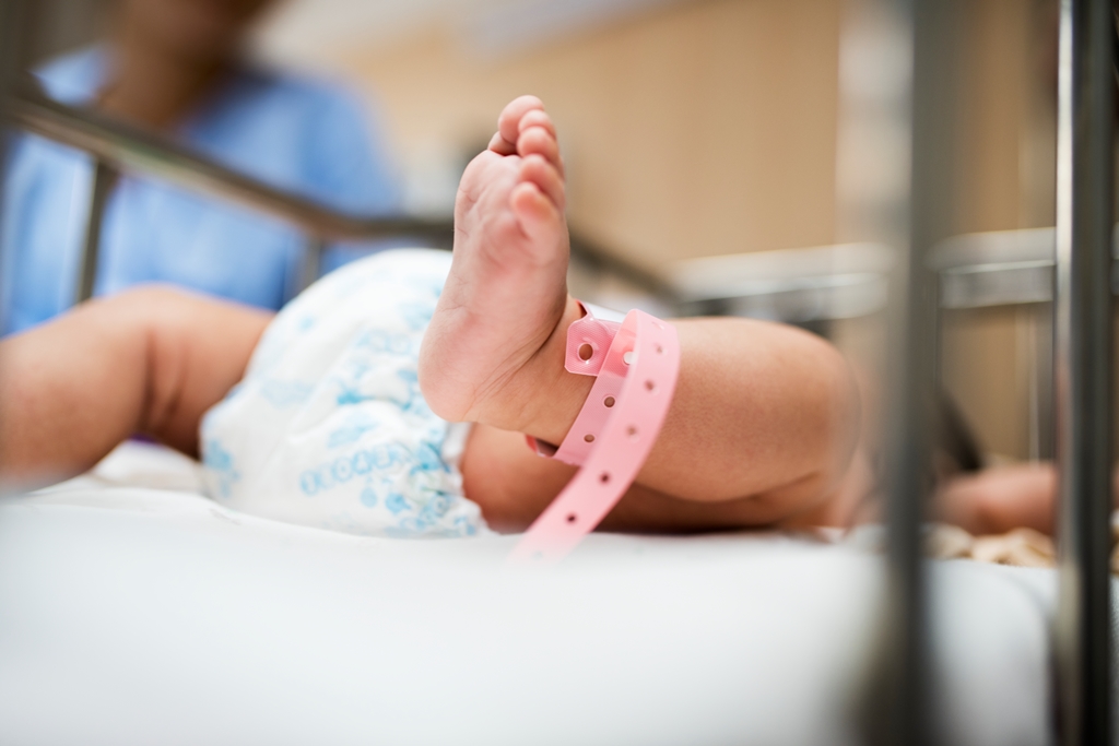 Pemeriksaan Newborn Screening Test (NST) penting dilakukan pada bayi baru lahir untuk skrining awal yang dapat mendeteksi kecacatan intelektual dan keterlambatan perkembangan (Foto:Freepik)