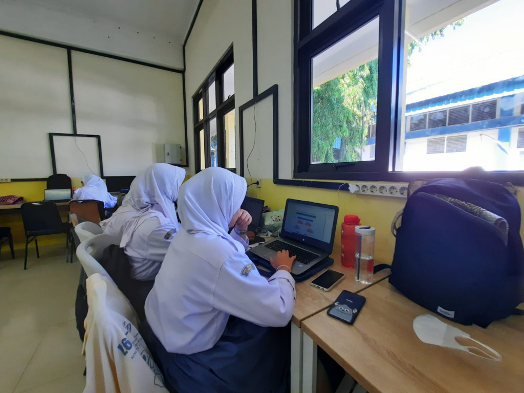 Siswa tengah belajar di kelas. Foto: Medcom.id/Citra Larasati