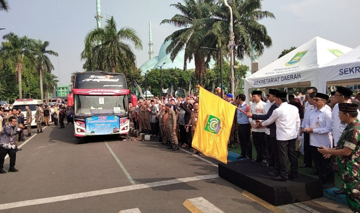 Pj Gubernur Banten Lepas Keberangkatan 393 Calon Jemaah Haji