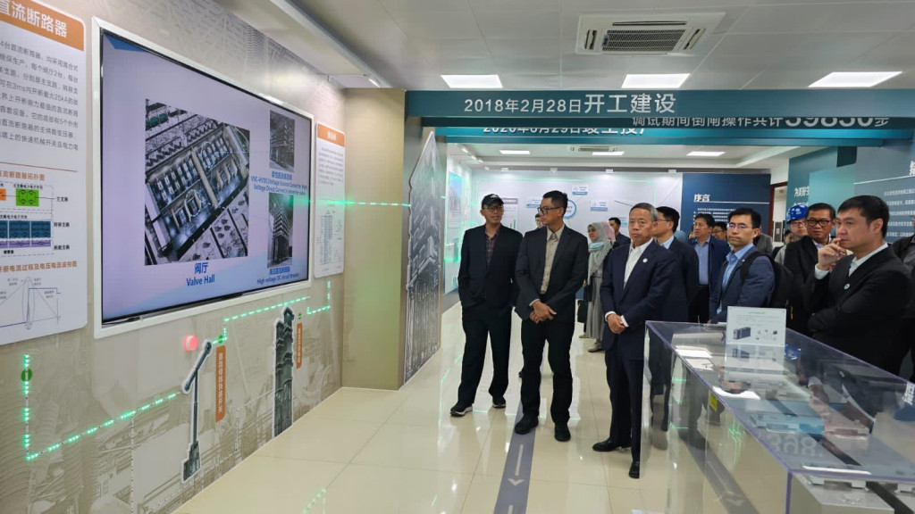 PLN studi lapangan ke proyek Smart Grid dan High Voltage Direct Current (HVDC) di Zhangbei, Tiongkok. Foto: Dokumen PLN