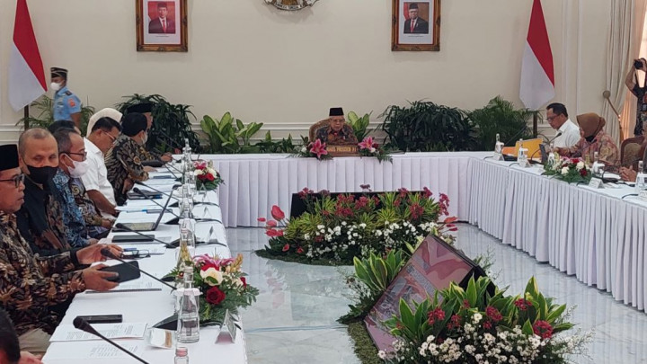 Rapat Penghapusan Kemiskinan Ekstrem, Wapres Singgung Perbedaan Data Bank Dunia dan BPS