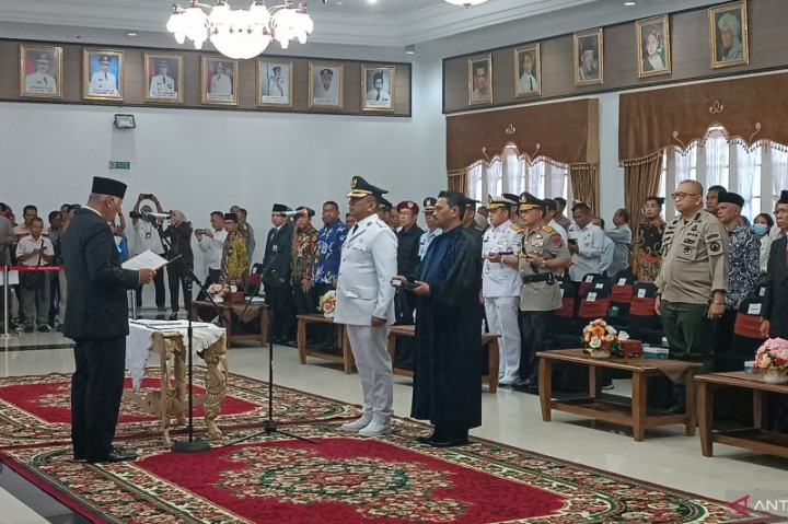 Gubernur Sumbar Lantik Fernando Simanjuntak sebagai Pj Bupati Mentawai