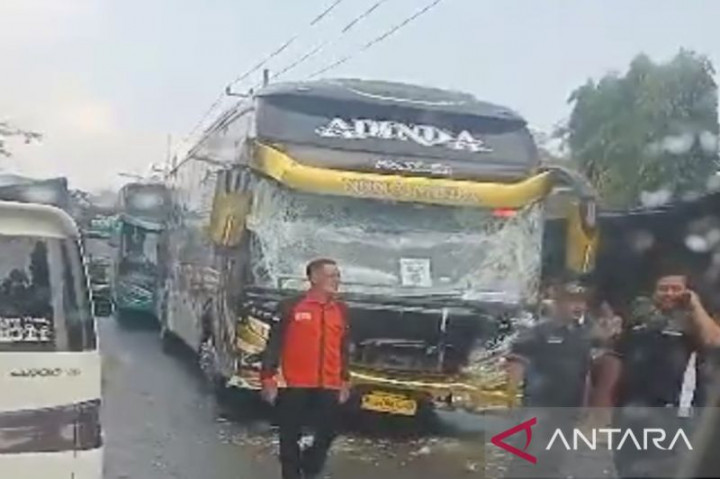 Bus Rombongan Haji Asal Pamekasan Kecelakaan di Bangkalan