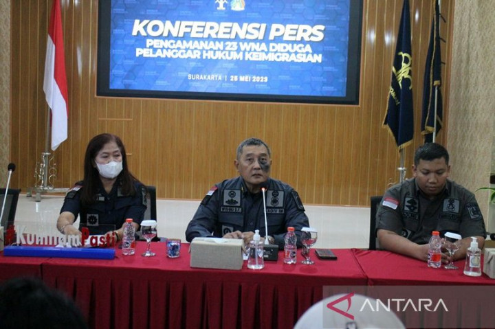 Imigrasi Surakarta Tangkap 23 WNA Tiongkok Tak Berdokumen