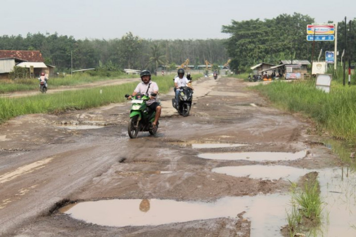 Pemerintah Siapkan Rp14,9 Triliun untuk Perbaikan Jalan di Lampung, Jambi, dan Sumut