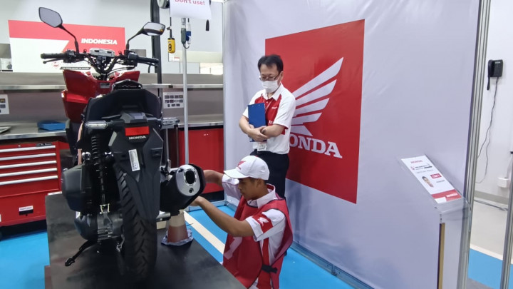 Mekanik Motor Ini Harumkan Nama Indonesia Se-Asia Oceania