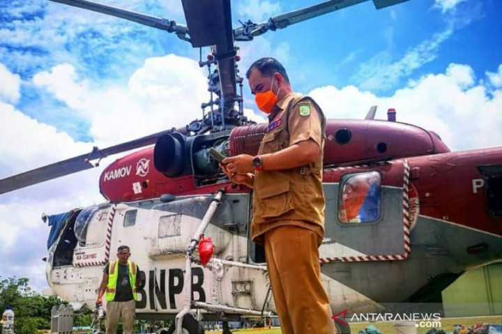 3 Helikopter Bantu Padamkan Kebakaran Hutan-Lahan di Riau