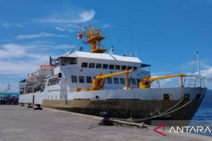 Sejumlah Kapal di Maluku Menunda Pelayaran Akibat Gelombang Tinggi