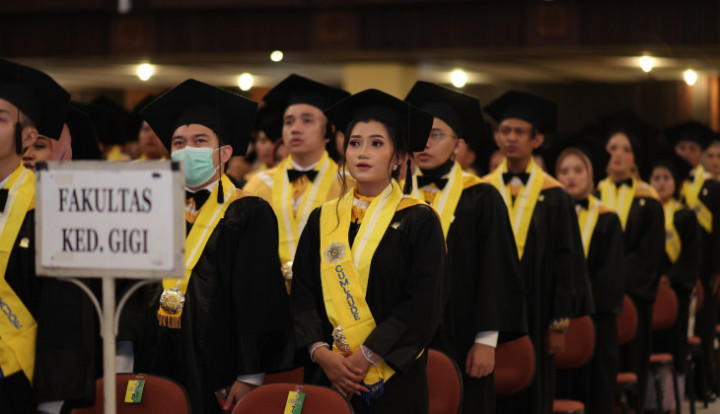 Selamat! UGM Wisuda 1.254 Lulusan Sarjana dan Diploma 4, Termuda Umur 19 Tahun