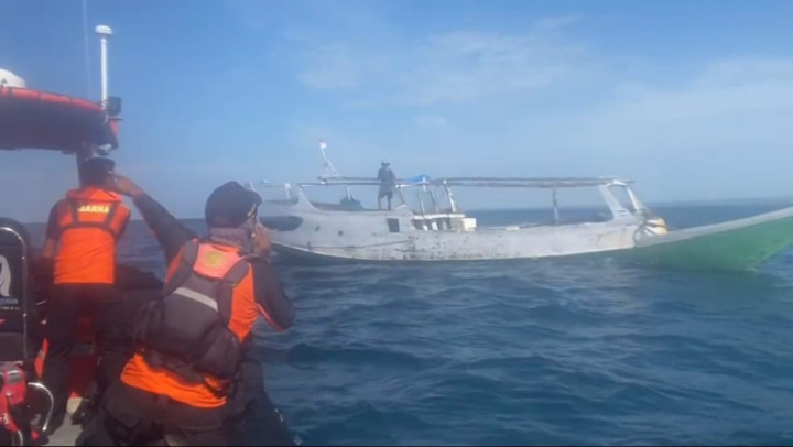 Kapal Berpenumpang 10 Orang Mati Mesin, Basarnas Lakukan Pencarian