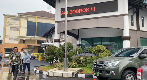 Pemkot Bekasi Minta Polisi Selidiki Pembajakan<i> e-Board</i> Berisi Umpatan ke Wali Kota