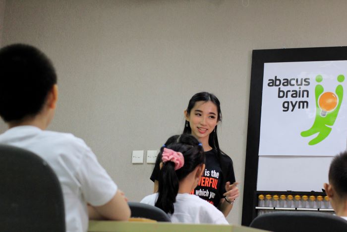 Cerita Angie, Kampanyekan Sempoa Agar Anak Tak Kecanduan Gadget