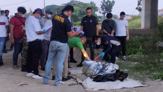 Mayat dalam Karung di Kolong Tol Cibici Marunda Dibawa ke RS Polri untuk Divisum