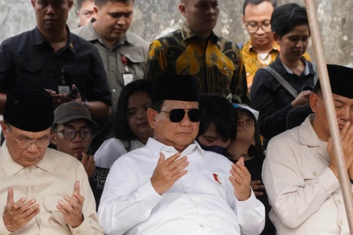 Menhan Prabowo Hadiri Pemakaman Mayjen TNI (Purn) Mulchis Anwar di Magelang