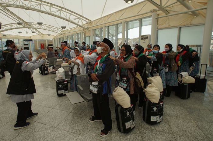 Jemaah haji Indonesia saat tiba di Bandara Amir Muhammad Bin Abdul Aziz, Madinah, Arab Saudi. Foto: MI/Susanto