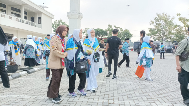 Ratusan Jemaah Haji Asal Kota Bandung Mulai Diberangkatkan