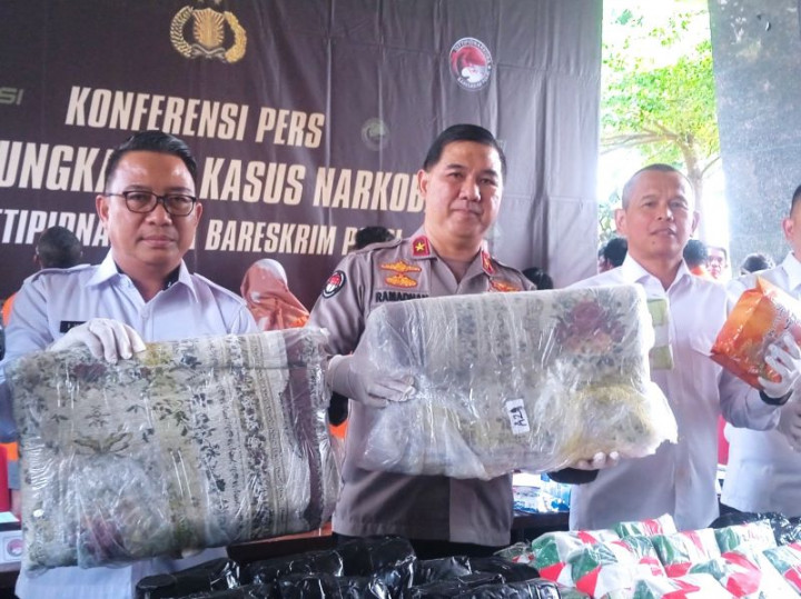 Polri Bongkar Penyelundupan Sabu dari Afganistan Pakai Gorden