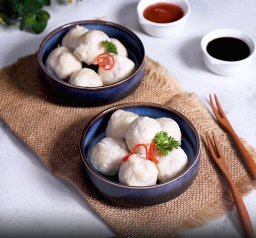 Sontek cara buat pentol ayam, jajanan murah yang sering dijual abang-abang di pinggir jalan. (Foto: Dok. Endeus TV)