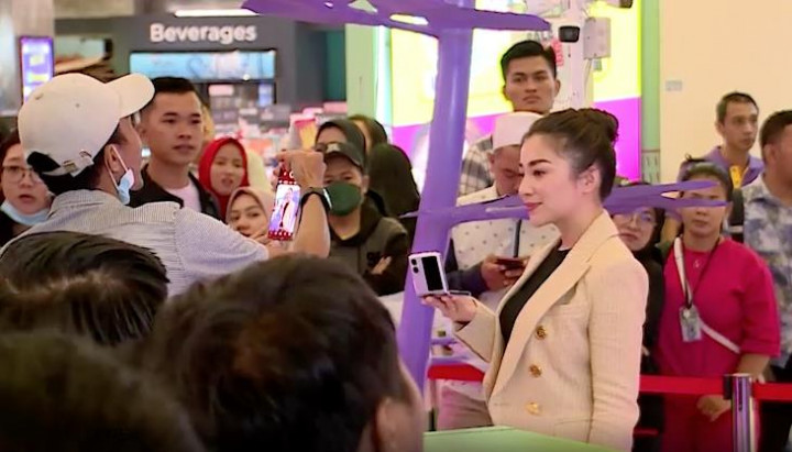 Pakai OPPO Find N2 Flip, Ini yang Dirasakan Nikita Willy