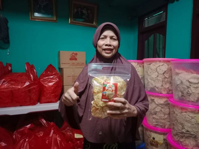 Jualan Keripik Tempe Bisa Raup <i>Cuan</i> Rp10 Juta per Hari