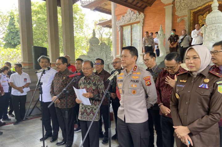 Wayan Koster Larang Aktivitas Pendakian Semua Gunung di Bali