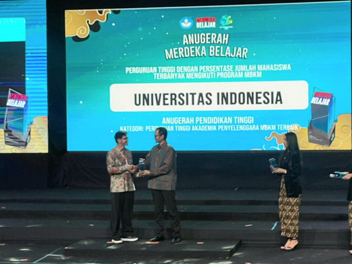 Paling Banyak Kirim Mahasiswa di MBKM, UI Sabet Penghargaan Anugerah Merdeka Belajar 2023