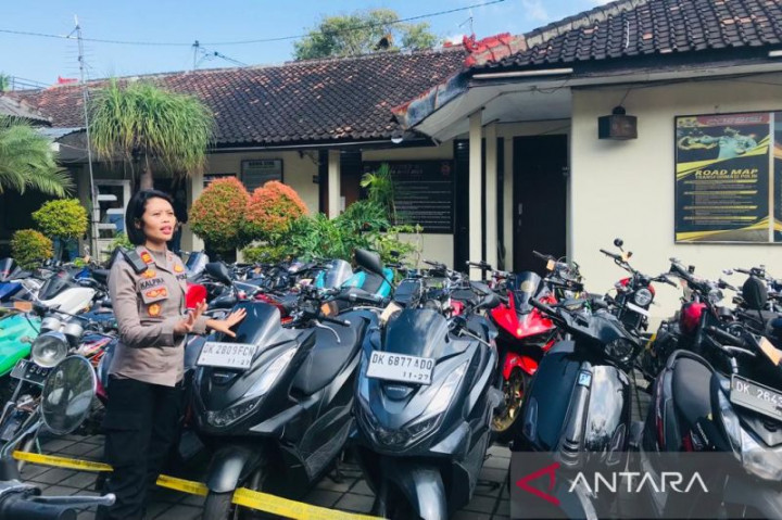 Polisi Buru Pengendara Motor Tabrak Polisi Saat Razia di Kawasan Sanur