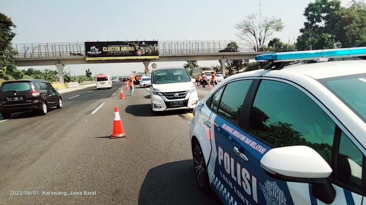Lalin Arah Cikampek Padat, Jasa Marga Berlakukan Buka Tutup <i>Contraflow</i>